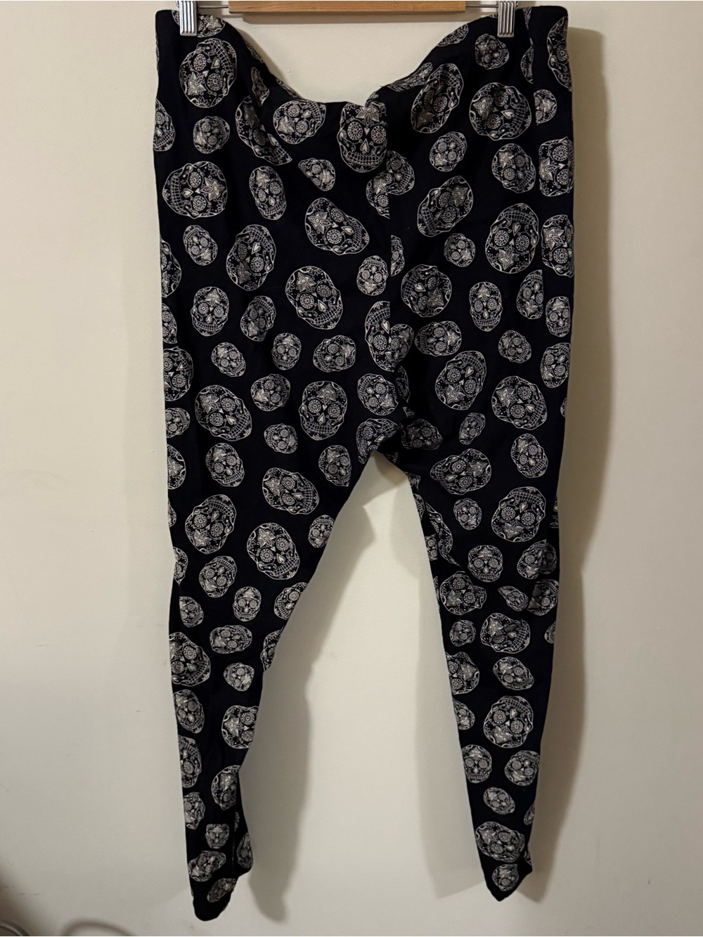 Torrid Womens Skull Leggings Size 4 Goth Black - Picture 2 of 6